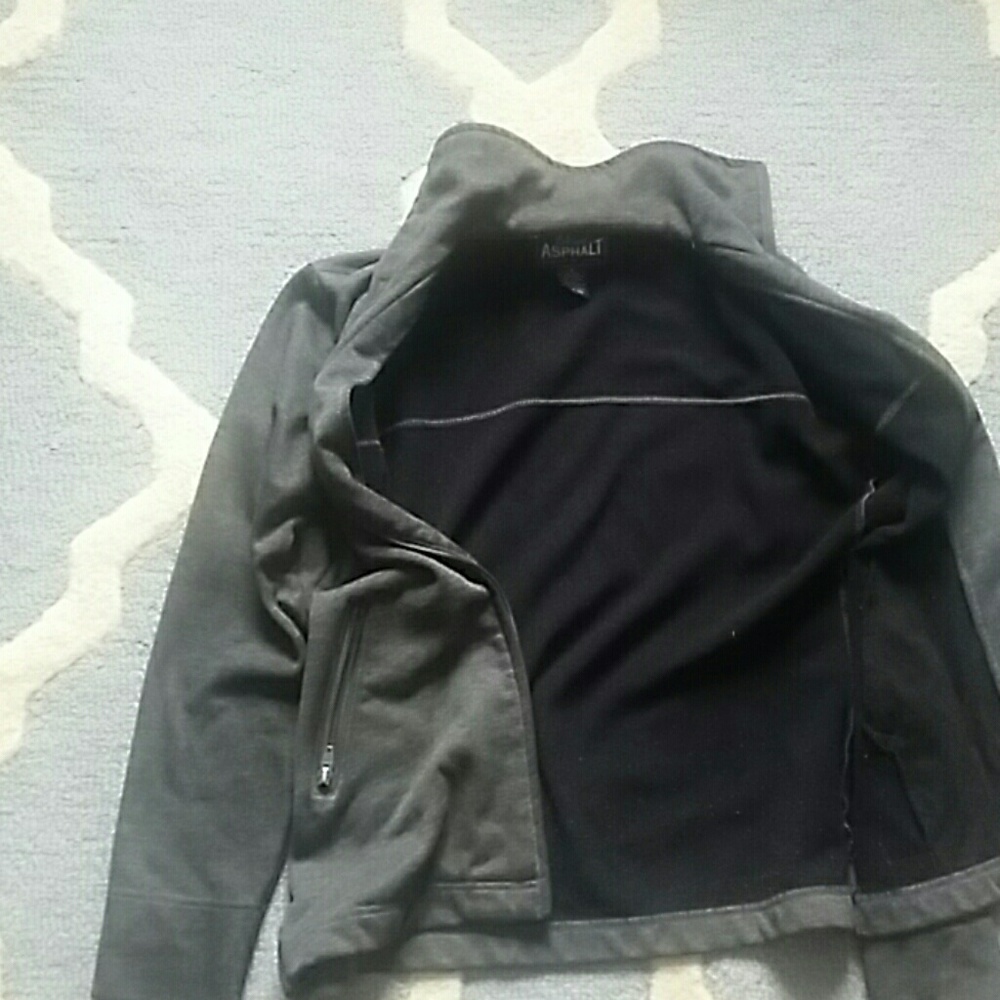 🗽 Gray down jacket - Picture 2 of 3